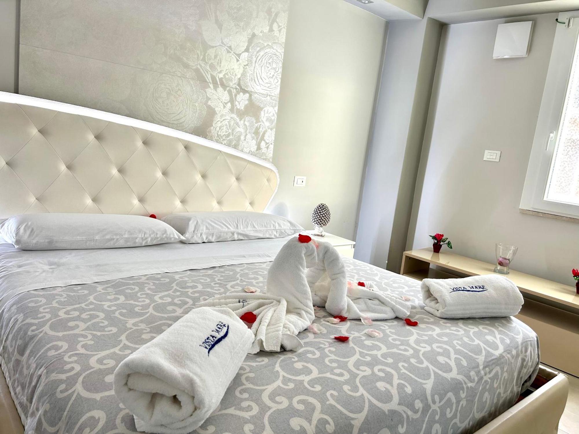 Vista Mare Apartments Giardini Naxos Room photo