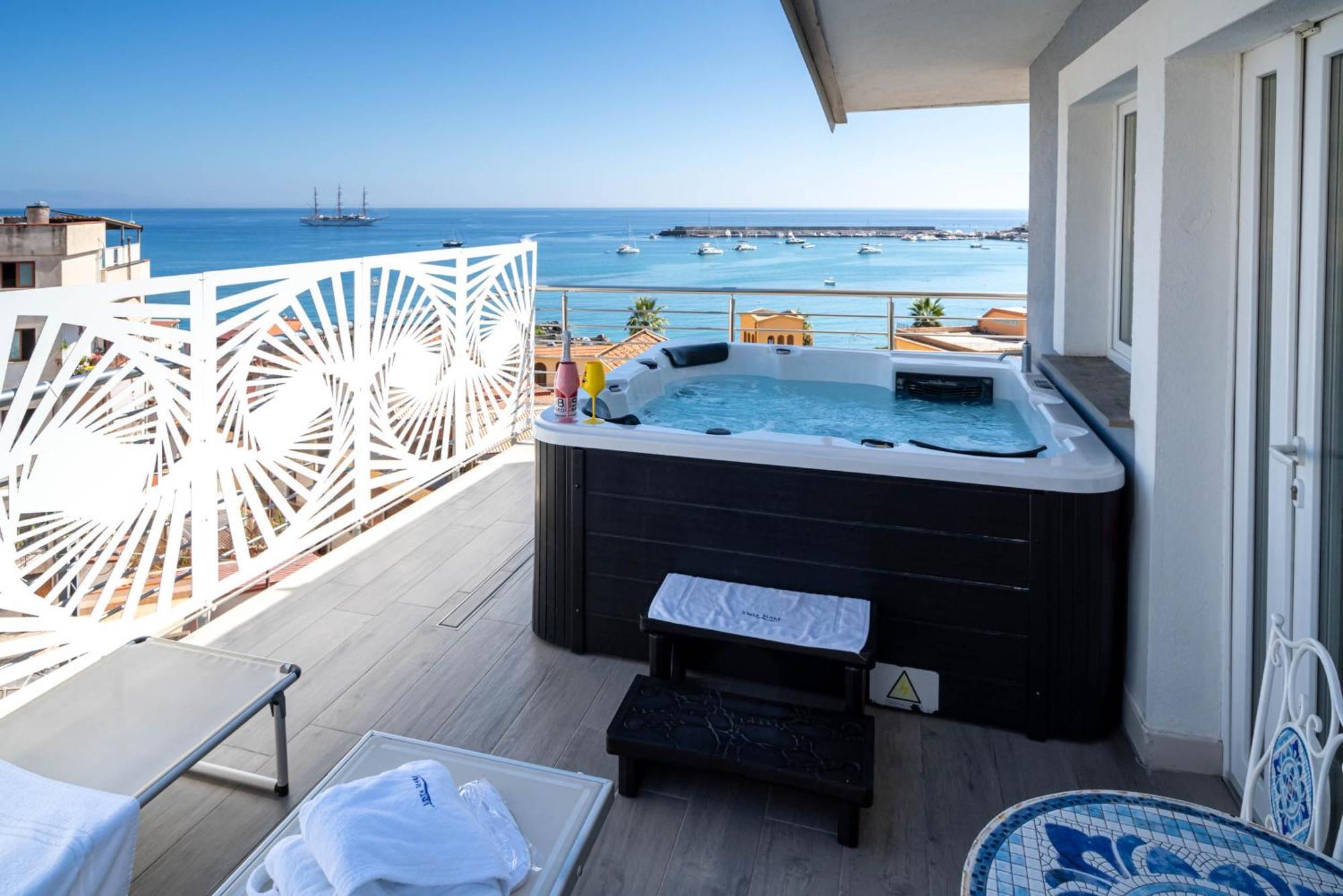 Vista Mare Apartments Giardini Naxos Room photo